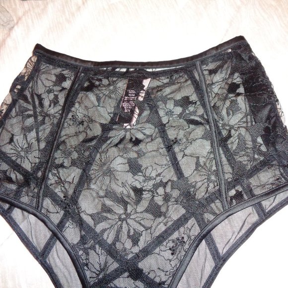 Victoria's Secret Embroidered High Waist Cheeky Black Lace Panty Size Small NWT - Picture 3 of 9